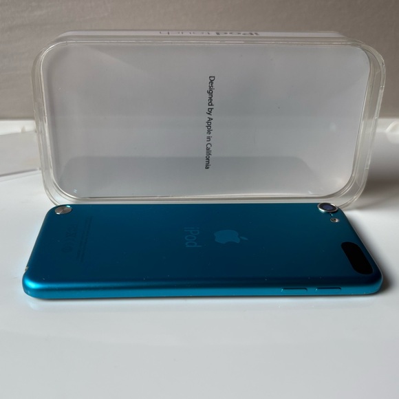 I Pod 5th Generation - Picture 2 of 4